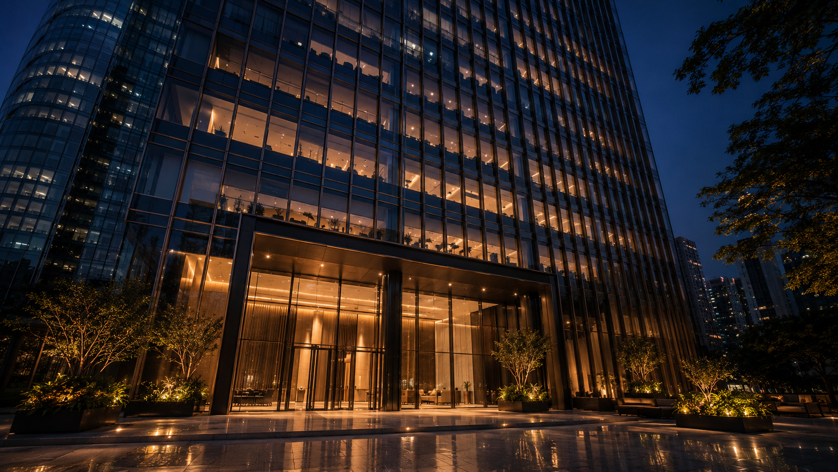 Torre empresarial iluminada à noite